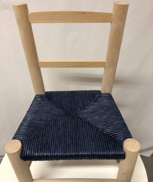 paillage chaise enfant bleue
